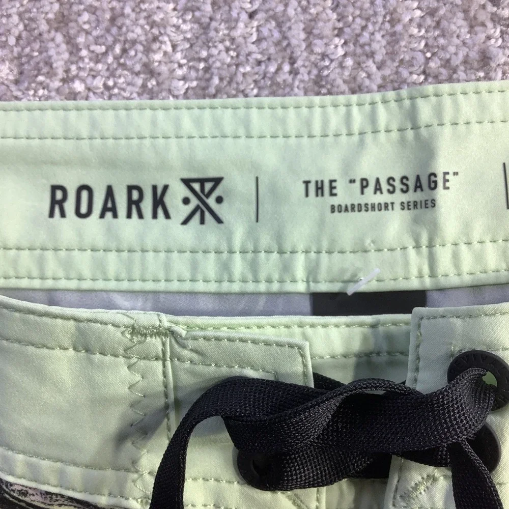 Roark Mens Passage Primo Tropakill Board Shorts‎ Black Green RB401 Size 33 NWT